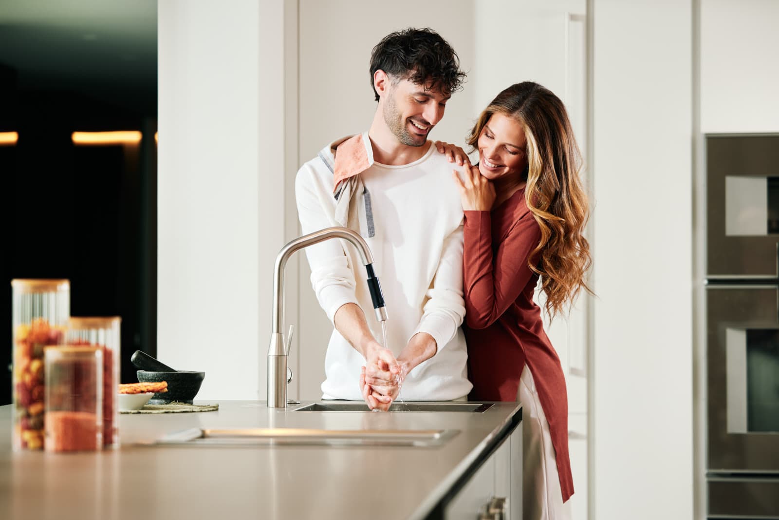Privati - uomo + donna in cucina