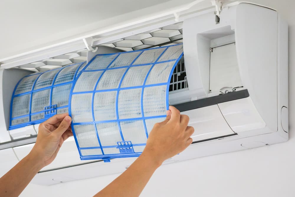 Cum se curata aerul conditionat: sfaturi utile