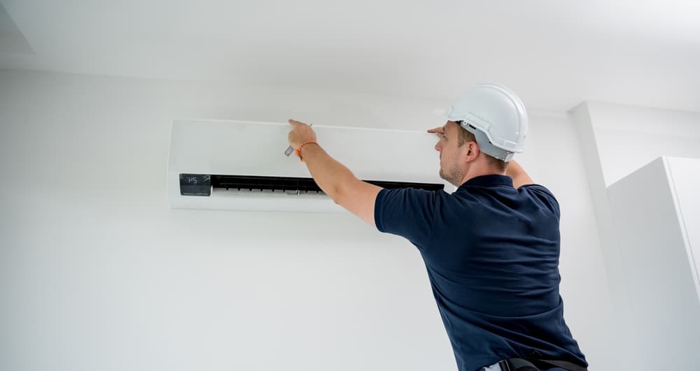 Cum se curata aerul conditionat: sfaturi utile